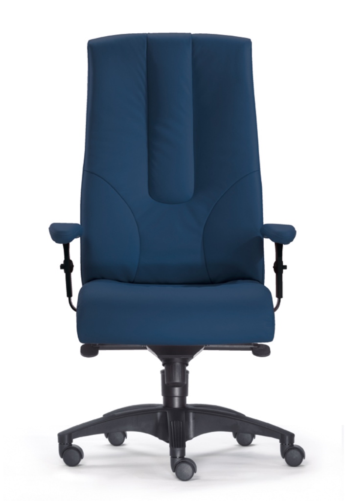 SITWELL Bürostuhl Blau: Ergonomischer Chefsessel mit hoher Rückenlehne und gepolsterten Armlehnen für gesundes Sitzen.